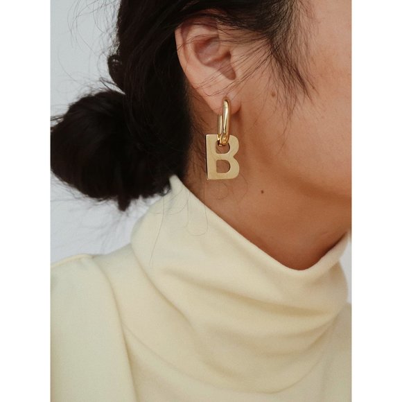 NEW 18K Gold Plated Letter B Oval Hoop Earrings - Picture 2 of 8